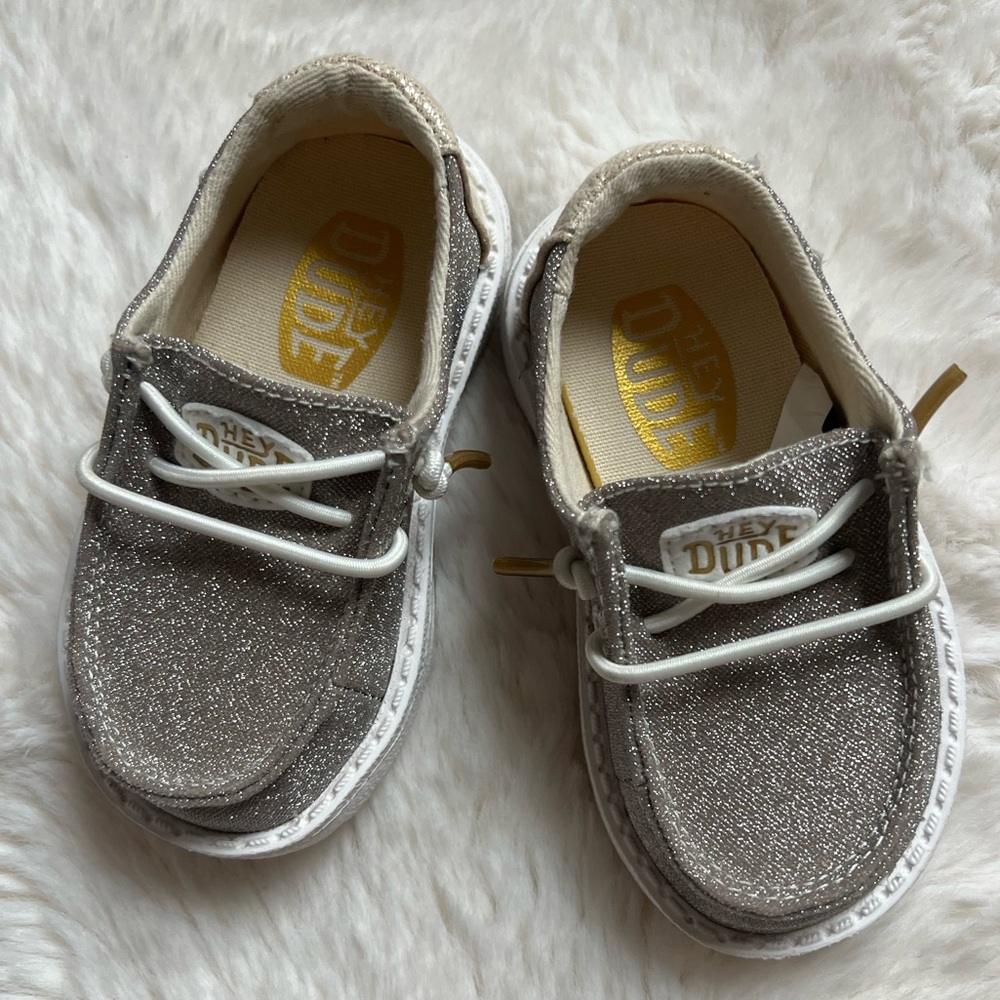 Hey dude shoes toddler size 5 shoe slip on sparkle like new Wendy metallic